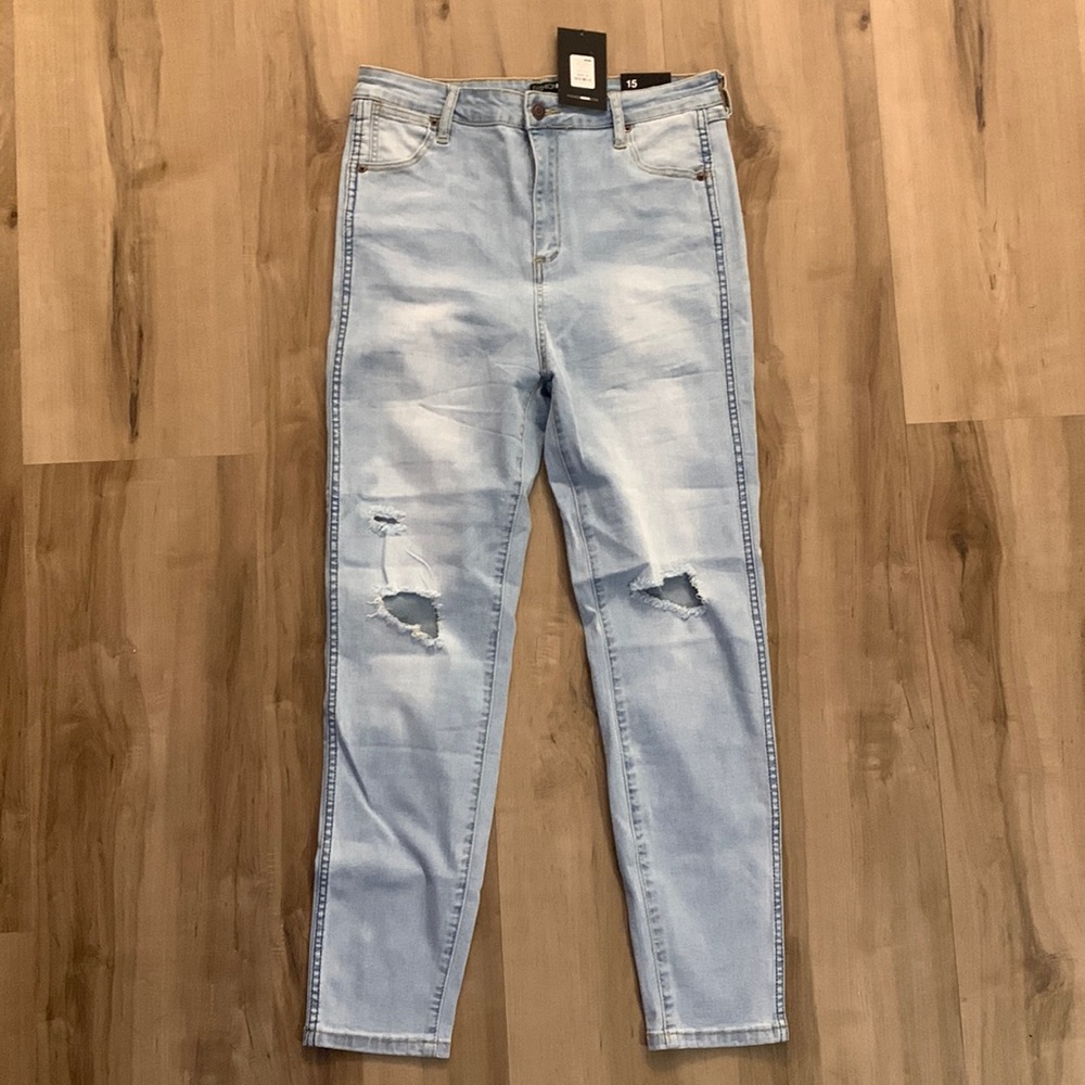 🦋 Ripped Skinny Jeans with Stretch